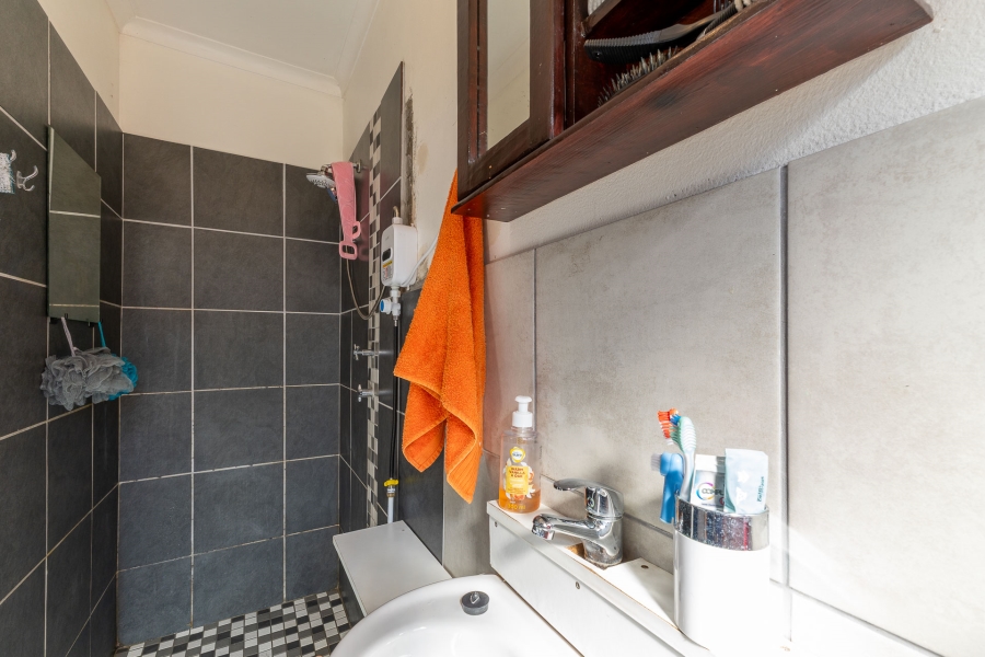 5 Bedroom Property for Sale in Denneoord Western Cape